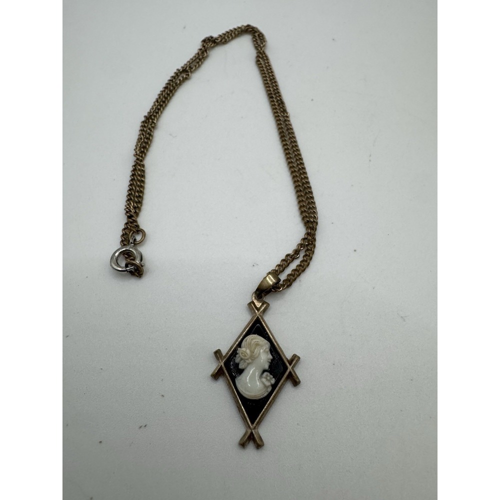 Small Art Deco Black & White Glass Cameo Pendant On Gold Tone Chain‎ - 18"